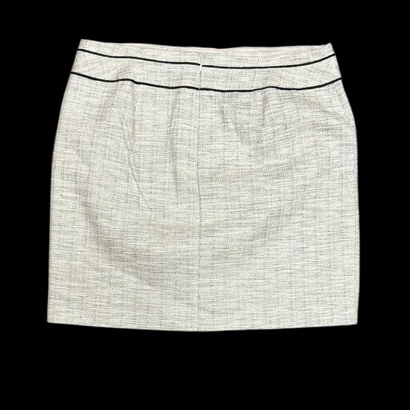 NWT White House Black Market Textured Cream Mini Skirt. Size 12 - Picture 2 of 8
